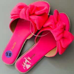 LUCITA Fabulous New Day-Glo PINK Faux SUEDE Bow Tie Flat SANDALS Size 8 1/2